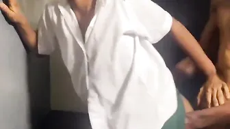 Après le cours on baise dans la classe