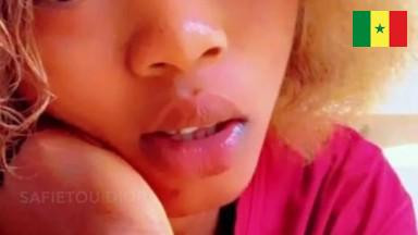 Safietou Diop da masturbewou be saw, di djamb leuf li lou nekh ak thiokk you seukk yi